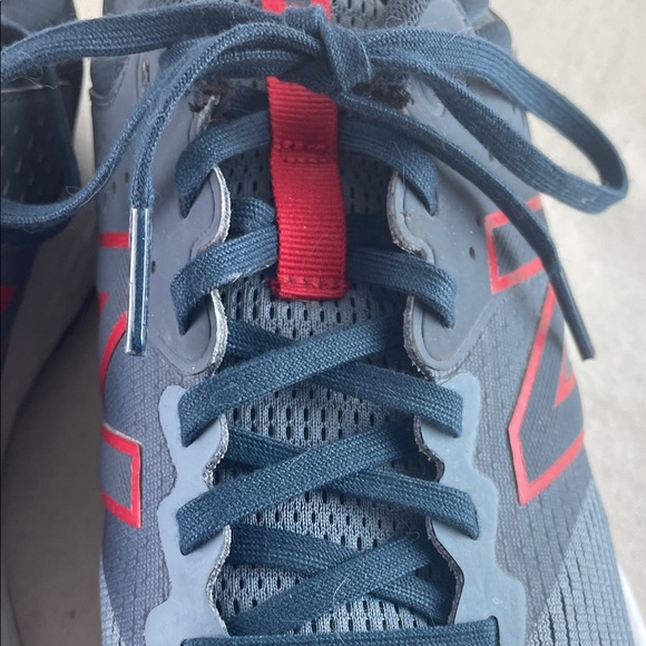 New Balance Men\'s Athletic Shoes in Gray and Red Size 11.5